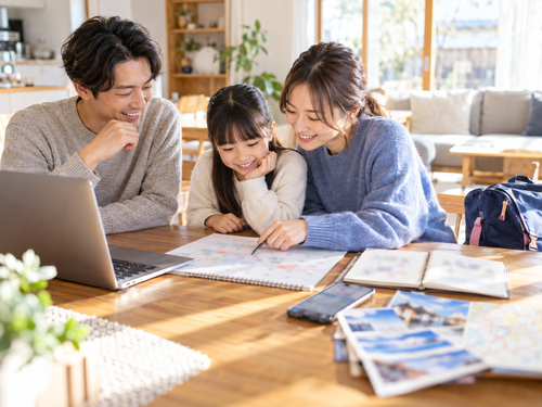 年末から冬休み後半までの日程を比較する親子